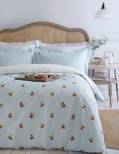 An Image of Sophie Allport Pure Cotton Strawberries Bedding Set