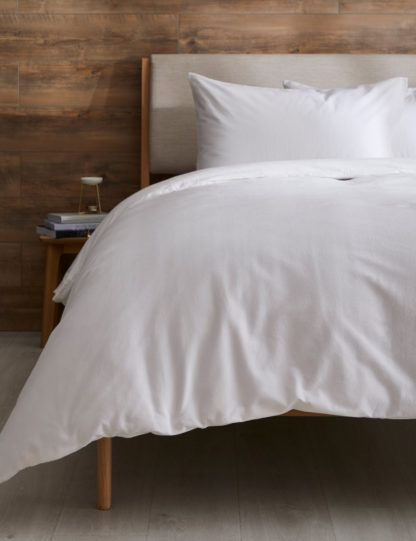 b25e3659bad89e8601c1ec292bb13326843173161177dea675901c93eb14d4fa-1.jpg An Image of M&S Pure Brushed Cotton Bedding Set