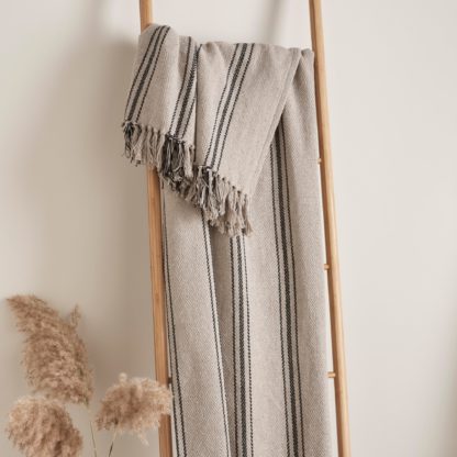 07761e2be7ba7e98af59cb189a00d3be0da61a0b2f3ecf97721f5df7b2c34039.jpg An Image of Brinley Throw 130cm x 180cm Cream