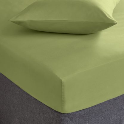 25aeed1cdb79fa493e76ef248af03d88ece6fee6cc055752af24f57c79b48306.jpg An Image of Soft & Easycare 28cm Fitted Sheet White