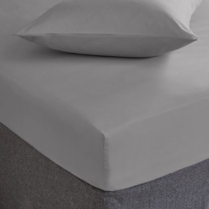 25d265057c0f56d687d85cce610768f128d044124434c93050f20d4e52d3c33d.jpg An Image of Soft & Easycare 28cm Fitted Sheet White