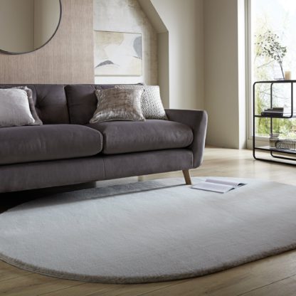 95f8e5c1191c74a46fbd9230ab3c022cc4e048a6d4d017af3de5fae264e5fe62.jpg An Image of Faux Fur Supersoft Lush Oval Rug Supersoft Lush Ivory