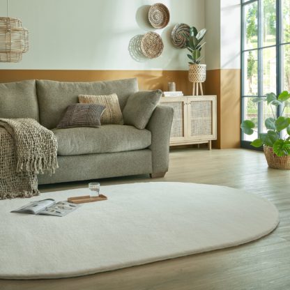 d749e9ecb8e67ebe0556dece313a1ac477bb5f31b4e054d245718e57852f06de.jpg An Image of Faux Fur Supersoft Lush Oval Rug Supersoft Lush Ivory