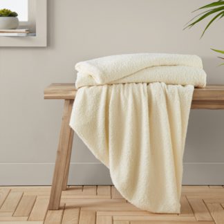 An Image of Catherine Lansfield Cosy Boucle Throw Cream