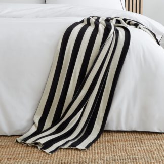 An Image of Style Sisters Knitted Cube Throw White