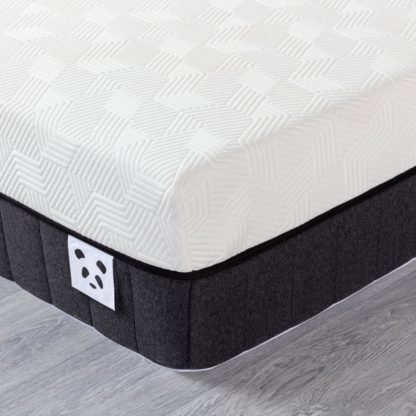 ade51146d581a08f84198632e20f6dcf63d4452c904c83a191540d5142bc276b.jpg An Image of Panda Hybrid Bamboo Mattress White