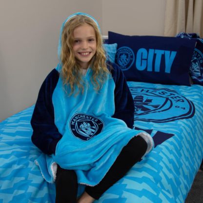 f587ea885bcb23f22a86f243bf3c09d2a39de19d5b4815a4951858e30375dfeb.jpg An Image of Manchester City FC Fleece Blue Hooded Blanket - Medium
