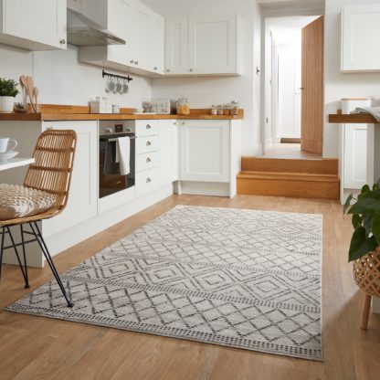729ed41a8ac096b58e59918d68e421f77f904fb8c6fb9987bbbb03fdc59a5b08.jpg An Image of PractiRug Sadie Washable Patterned Rug White/Grey