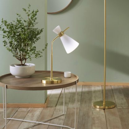 f1065b21795d1350c066f57106228eae00f570b571c6ed28530ee1b4835fbcdc.jpg An Image of Monroe Waisted Glass and Metal Table Lamp Silver