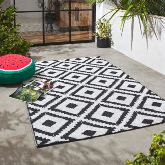 An Image of Maroc Geometric Indoor Outdoor Plastic Rug Black and White