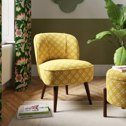 b6f7db6937f10452e75e10eb9dd0add72350eb9fdf298f708f273ab93d86c346.jpg An Image of Elsie Cocktail Chair, Flatweave Daisy Print Yellow