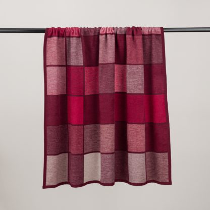 f9eb41a42901b3afcd7be18b1aa28b446c320041d2445ce2c2a4bea104c366eb.jpg An Image of Supersoft Checked Cotton Blanket Red