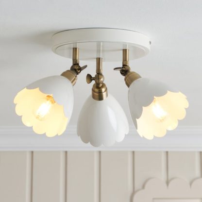 12348dee2674970bdfb927253ce5b4b00c04451a5058b7347523ba4aee88e156.jpg An Image of Remi Scalloped 3 Light Adjustable Spotlight