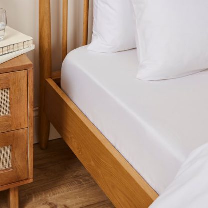 1fdc8c36db5c442432ebb1695db28705fb1d3ee1e45630e38d8fb52c6d23658c.jpg An Image of Soft Easycare Polycotton Fitted Sheet