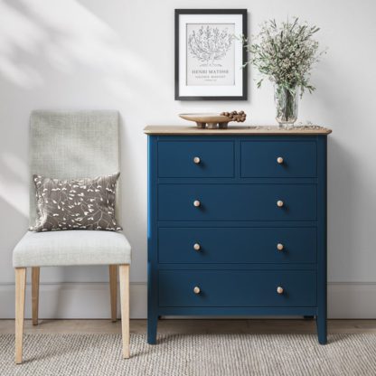 2a8d14a02ed3bd19da89b164fa2a00b28e4b709bc3e50dedfb987a90355960b4.jpg An Image of Marlow 5 Drawer Chest