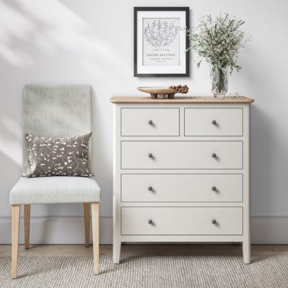 30b292037520a25bdc05175dc7a62c851fdc2fdced0ec723fc551f7fd363d757.jpg An Image of Marlow 5 Drawer Chest
