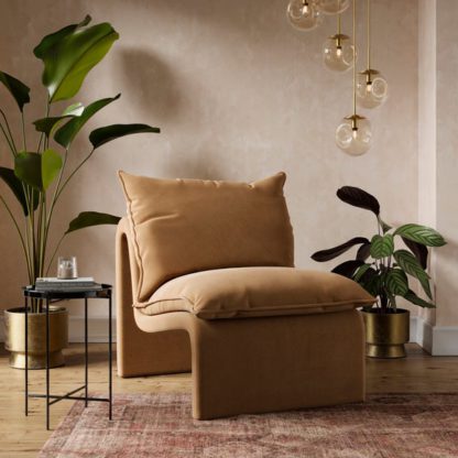 3e4013d9254f5efb176a838a272a9e2144532ffef4634908e3a66bbaea2f2c36.jpg An Image of Rayner Velvet Accent Chair