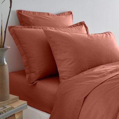 910f9b81c20c0f7344389f80a4f6d14e5be26fe60b74a17a0b5604c47156881d.jpg An Image of Soft Washed Recycled Cotton Flat Sheet