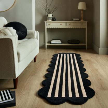 b66a95660753bd215d28aaeb92e33f4a37d6b7b1ed1368cab75cc57292f37f34.jpg An Image of Milo Scallop Wool Runner