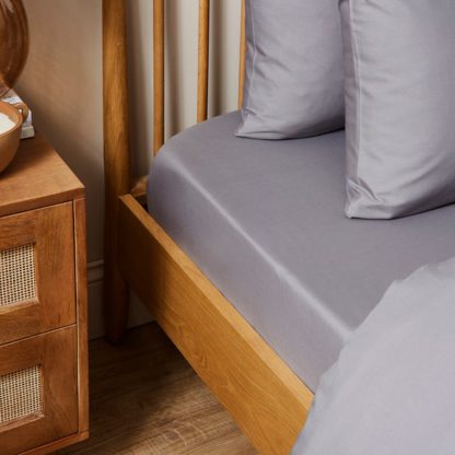 c62cb9a0d8fd7ad7d33059bc41d9d717aa9da3adabec7904b64643e7e6f1e6c3.jpg An Image of Soft Easycare Polycotton Fitted Sheet