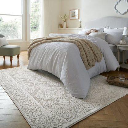 d02d4eaa7a3d7c27e2f7143ef2374c9af14732a80e018502a79491c6d585b226.jpg An Image of Belle Traditional Medallion Rug
