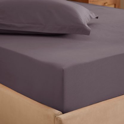 d1192b44b7463c6c120dccb9e20c59c981fb11bfaf6e9d346b1aedfb5292f8ba.jpg An Image of Soft Washed Recycled Cotton Fitted Sheet Rhubarb