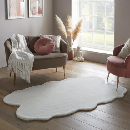 e5499b473f6f344e9ee3cf5b6a43161d27bd45390753a9d402961e6da8f28b32.jpg An Image of Supersoft Faux Fur Quad Rug